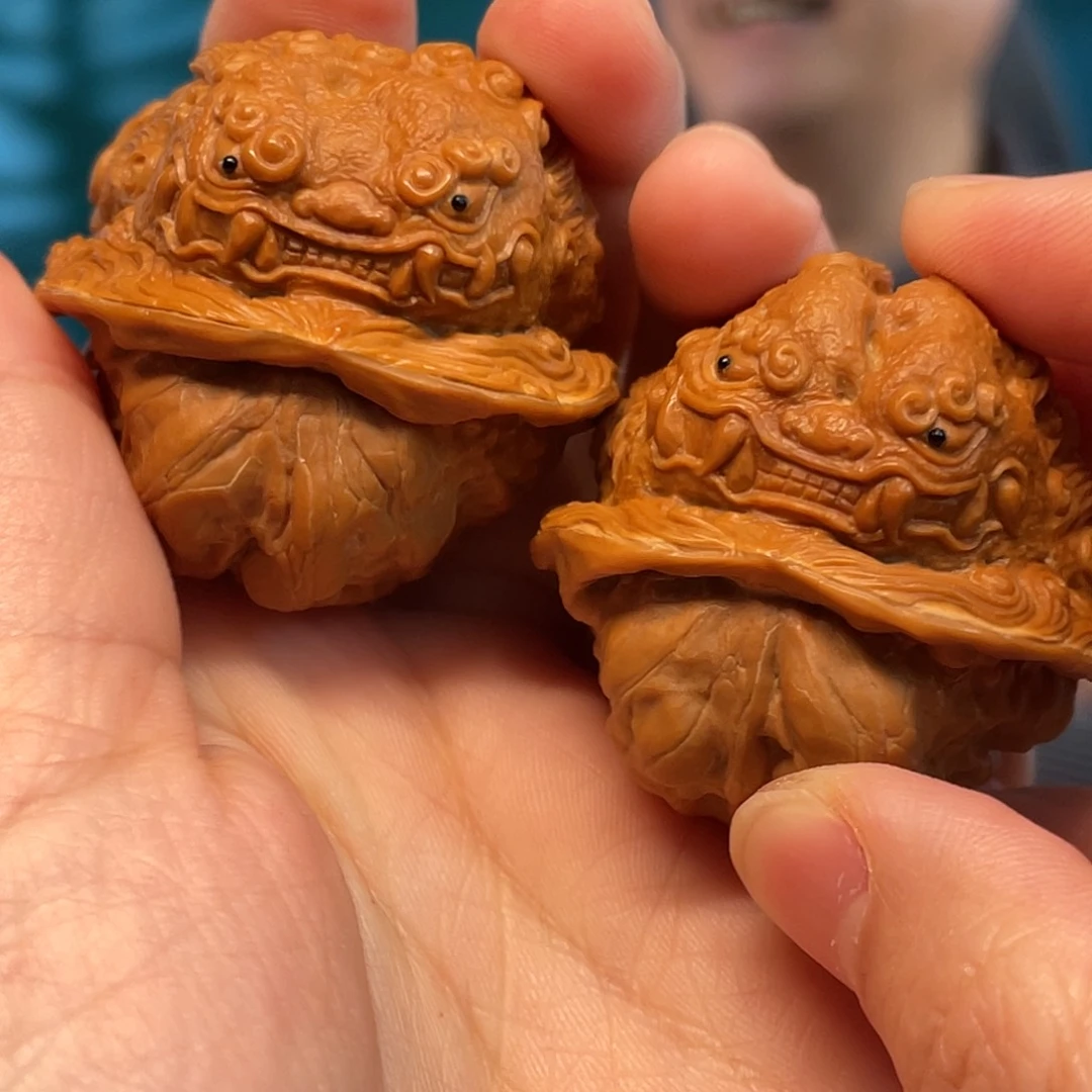 核桃唐狮核雕作品