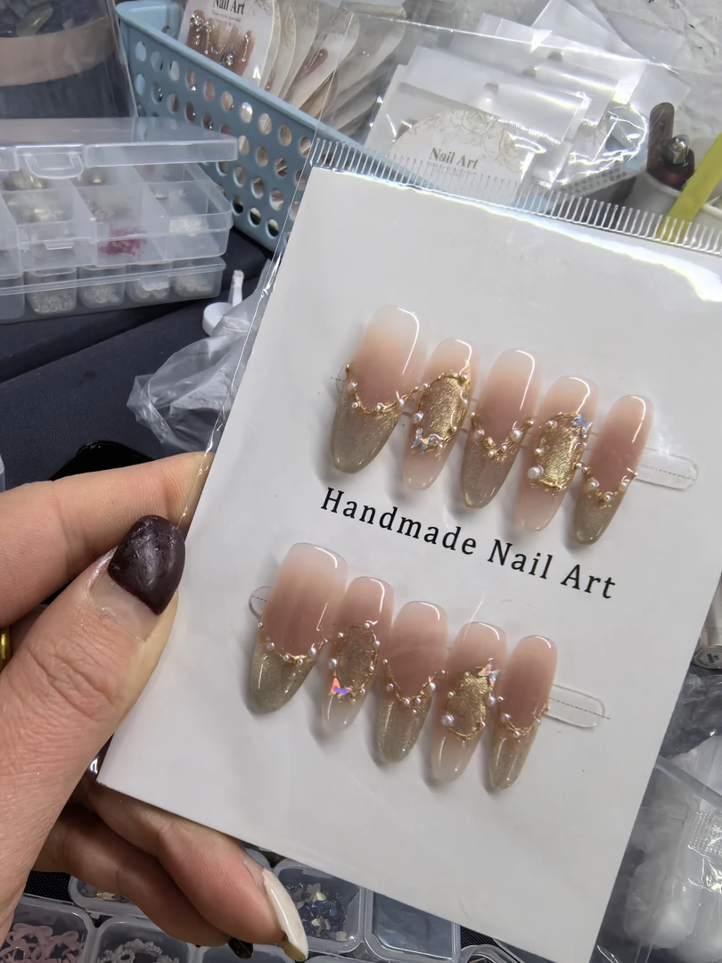 轻奢风法式穿戴甲