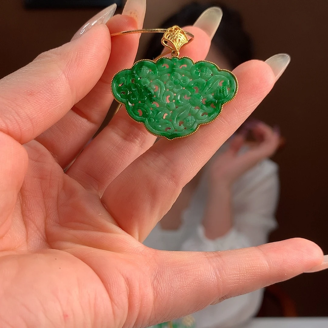 净***8翡翠18K金镶嵌颈饰吊坠