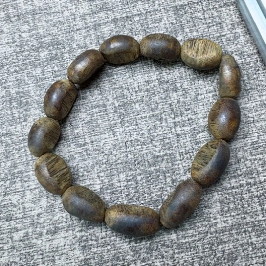沉香手串乌身留疤珠1.0/8.2