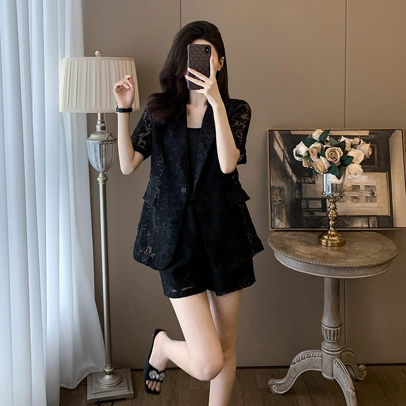 炸街减龄时尚短裤套装女2025年夏季气质职业短袖西装高级感三件套