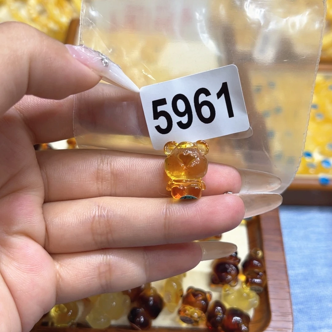 未镶嵌琥珀珠宝奇石