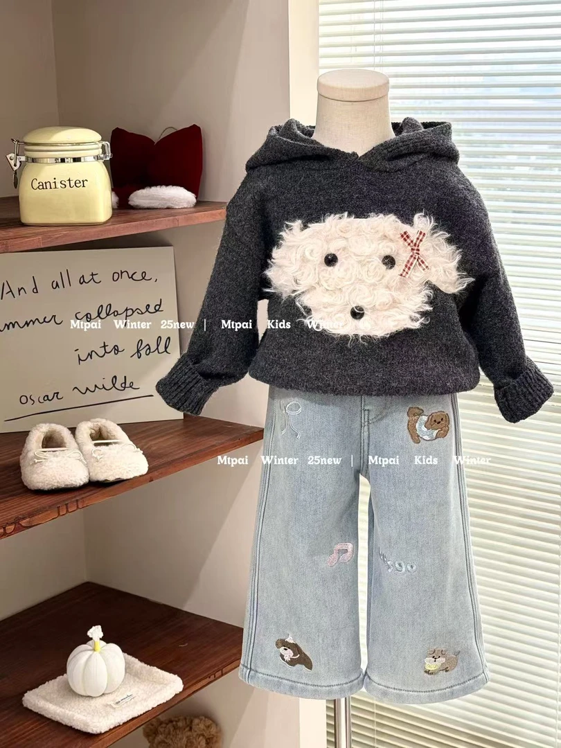 女童超可爱小狗贴布连帽毛衣配刺绣直筒牛仔裤套装