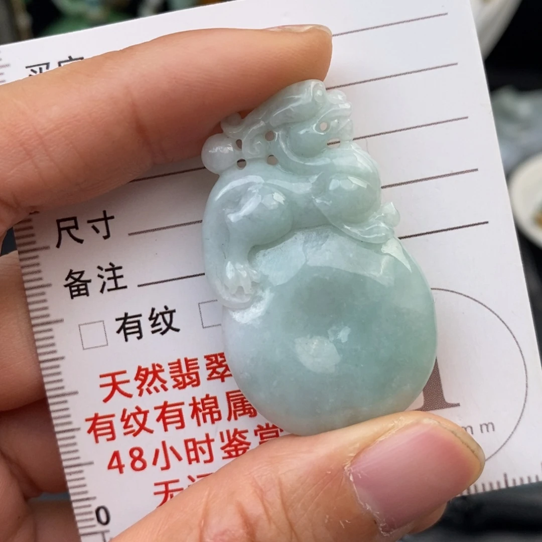 翡翠未镶嵌颈饰貔貅