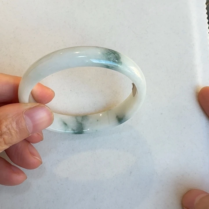 翡翠未镶嵌手镯适合53左右