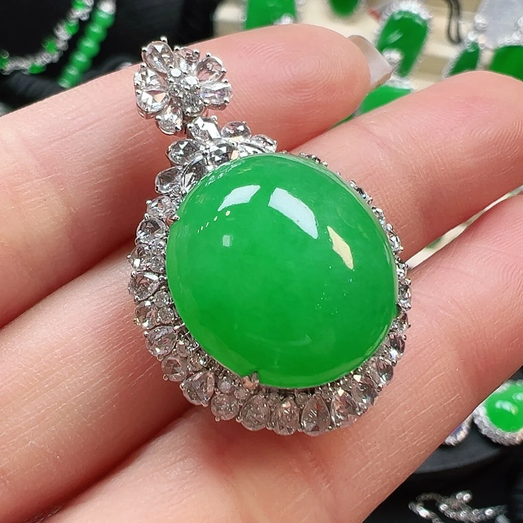 翡翠颈饰18K金镶嵌吊坠