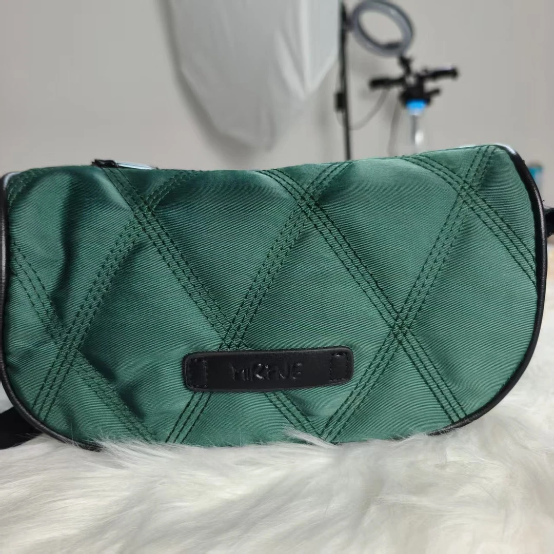 广州尾货韩版少女绣线褶皱云朵包