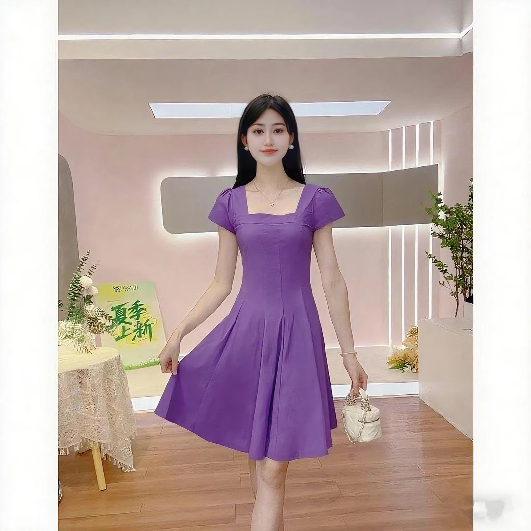 维斯优品·新款立体剪裁透气收腰显瘦小个子修身法式方领连衣裙