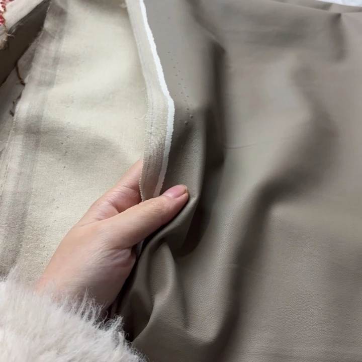 混纺奶茶灰棉底皮1米。