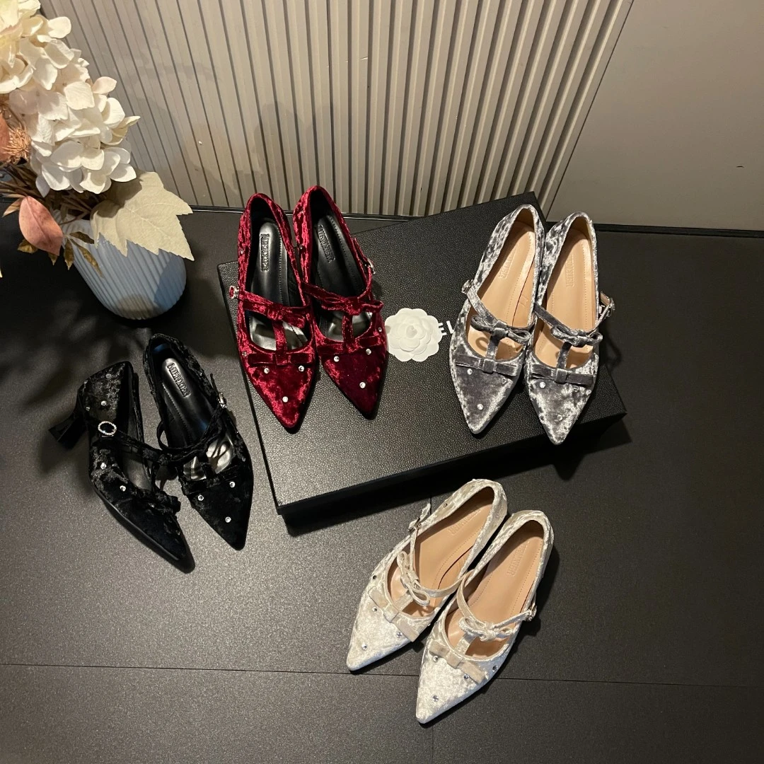 【现现】2025春新款水钻小众百搭蝴蝶结带扣爆款法式尖头浅口高跟鞋