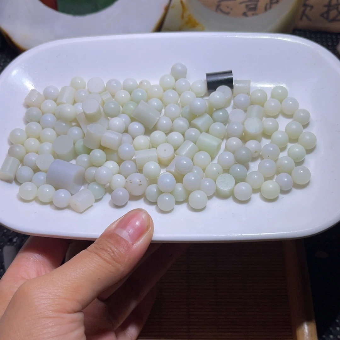 未镶嵌和田玉（糖玉）车挂