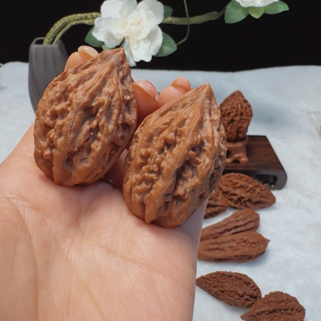 文玩核桃把件楸鸡心