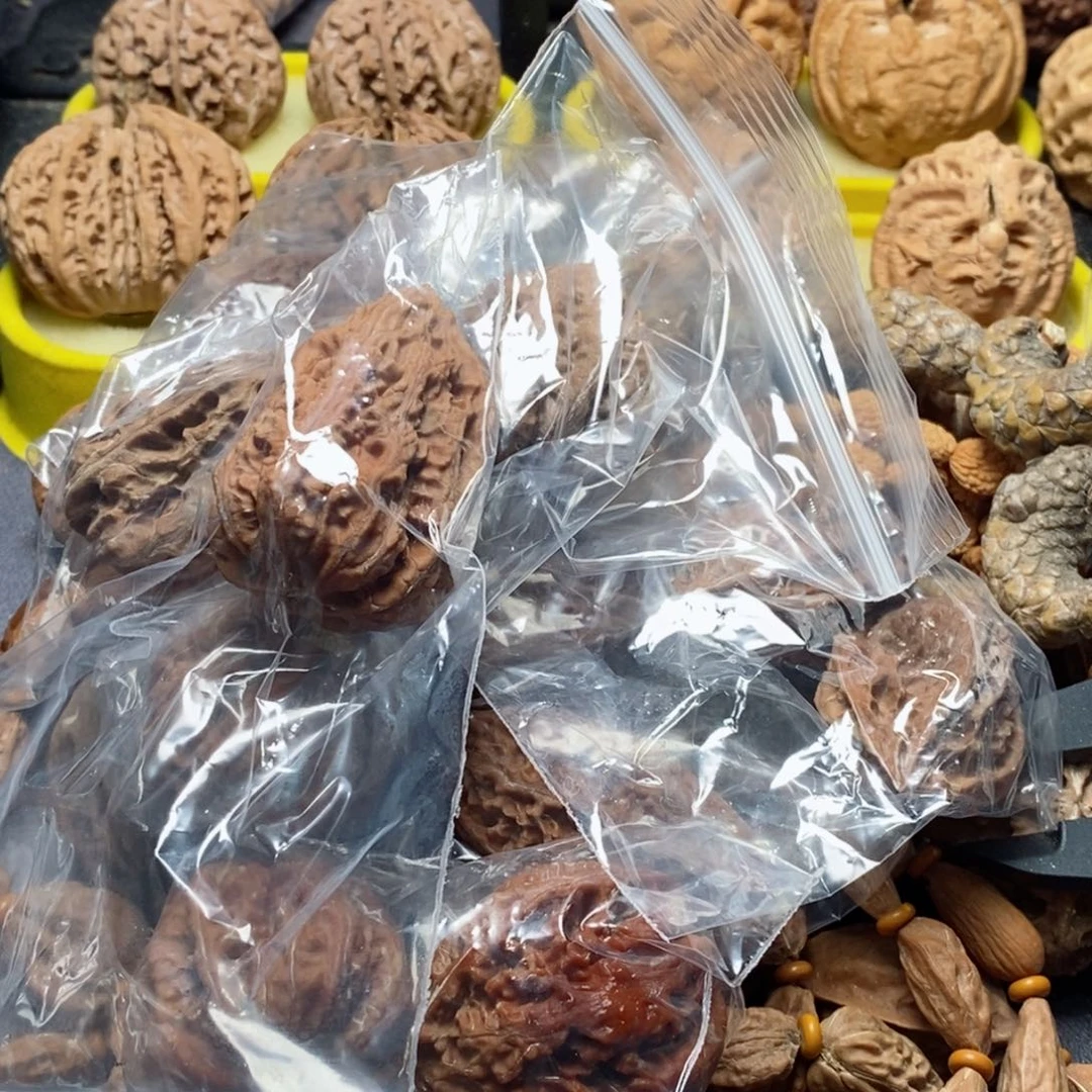 文玩核桃吊坠瑕疵97