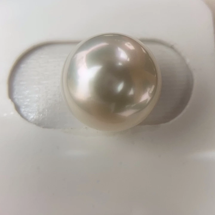 未镶嵌裸珠海水珍珠13.8mm正圆澳白冷白伴青小极光