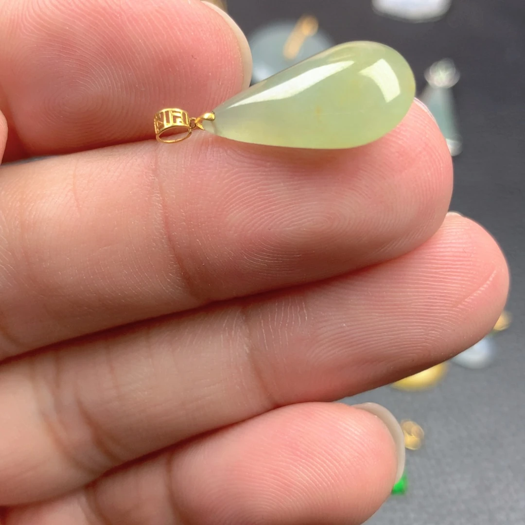 【闪购商品】颈饰18K金镶嵌翡翠翡翠