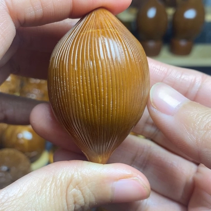 【闪购商品】香榧木橄榄核雕刻瑕疵单面蝴蝶