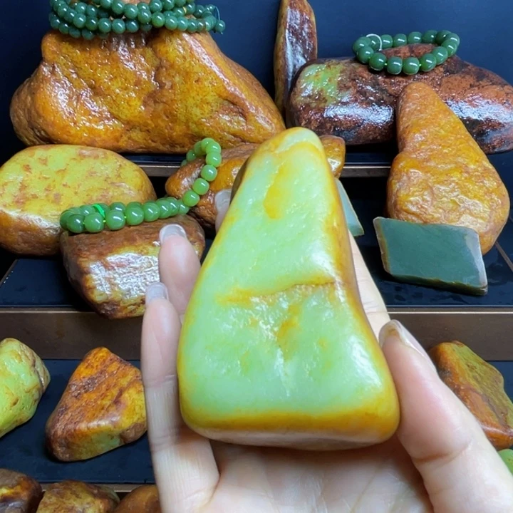 我***节和田玉未镶嵌颈饰