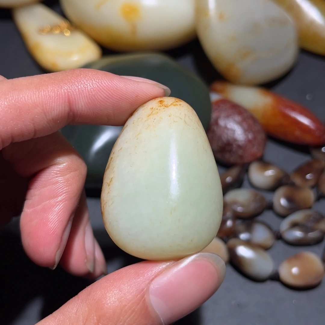 和田玉未镶嵌珠宝奇石