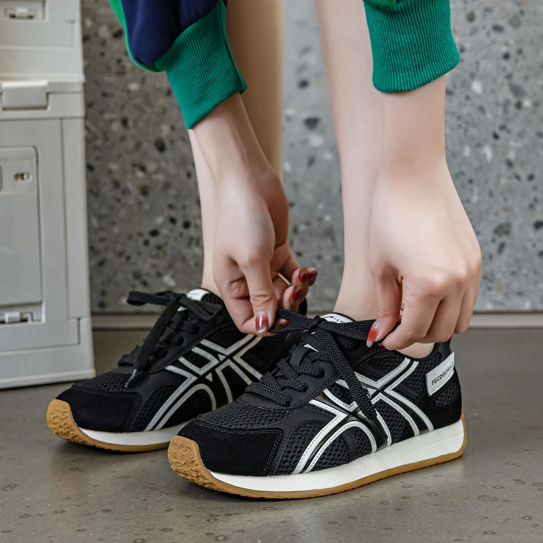 845 大码女鞋40-43德训鞋女秋季新款平底运动鞋女时尚真皮休闲鞋