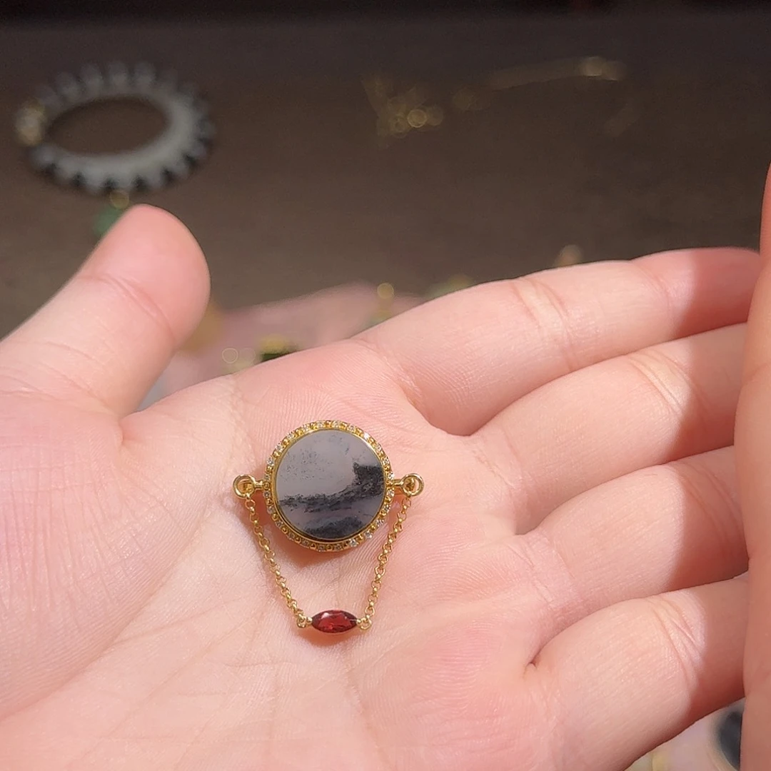 颈饰18K金镶嵌和田玉