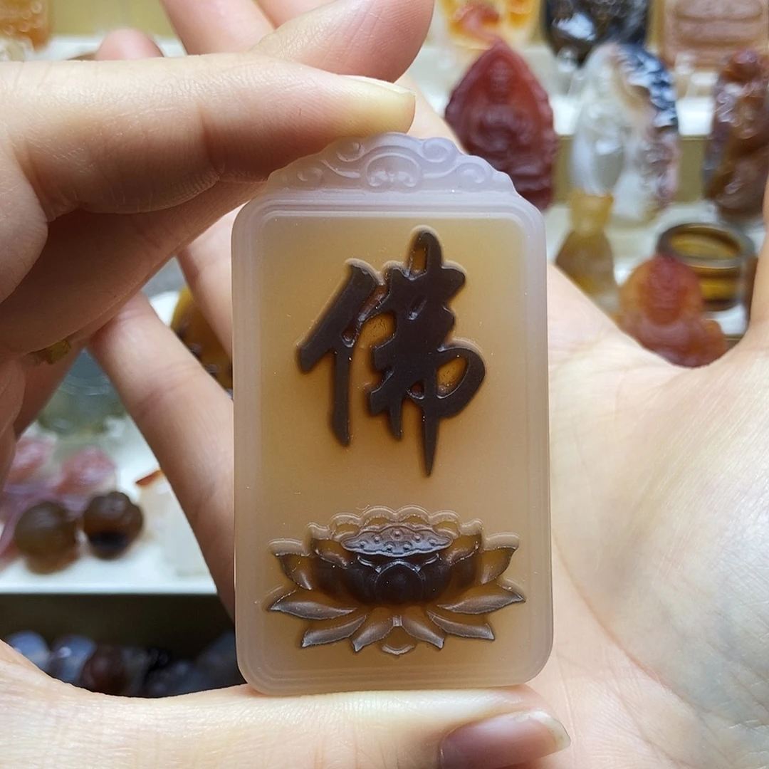 刘***宇玛瑙/玉髓未镶嵌颈饰