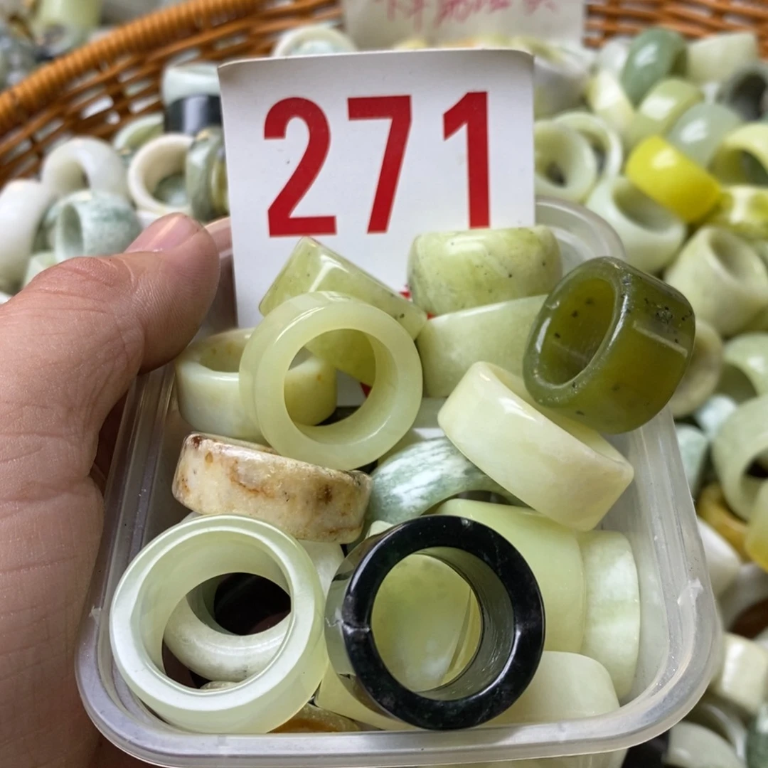 蛇纹石玉挂坠未镶嵌