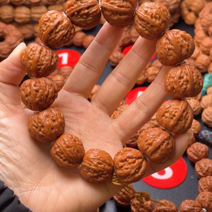 文玩核桃吊坠桃心