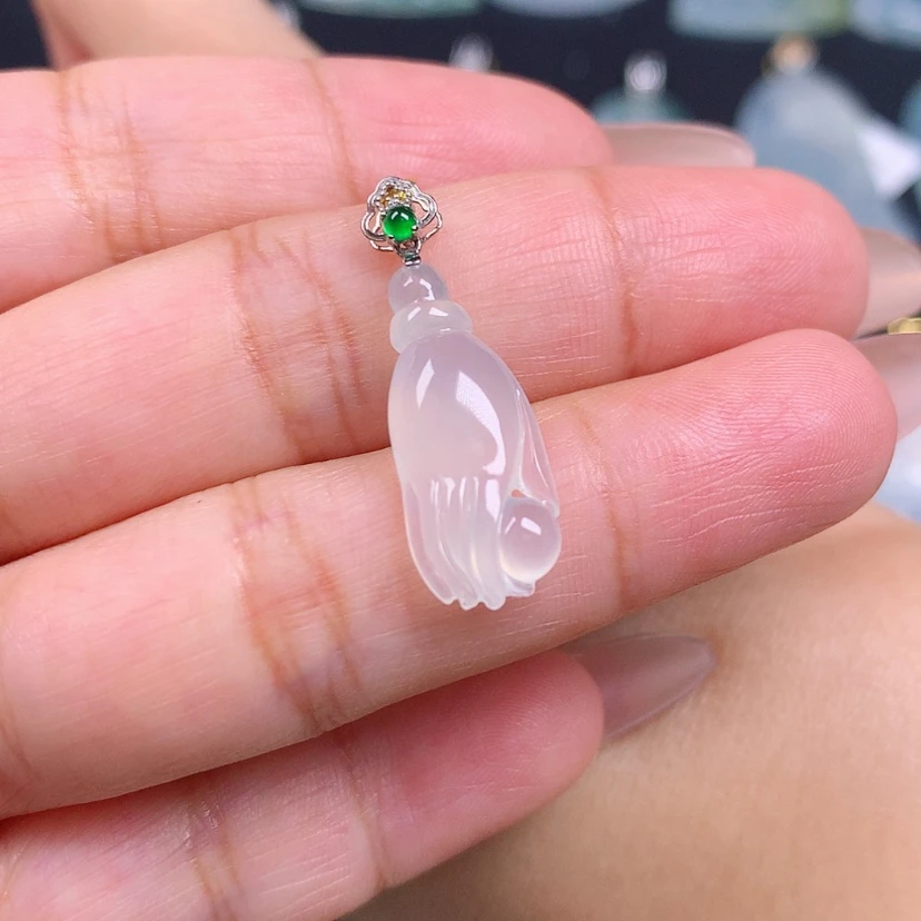 【闪购商品】翡翠18K金镶嵌颈饰佛手