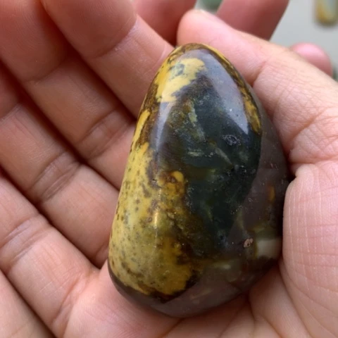 【闪购商品】未镶嵌岫岩河磨玉（透闪石质玉）把件