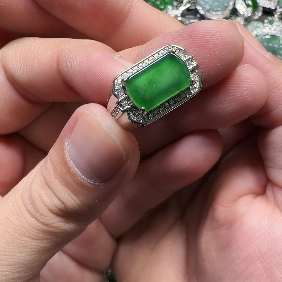 翡翠未镶嵌颈饰天然A货翡翠放漏