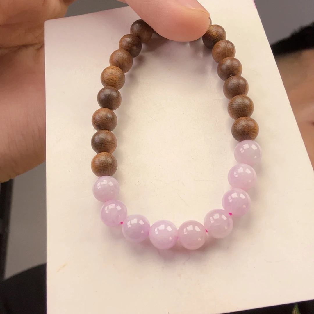翡翠未镶嵌颈饰一件