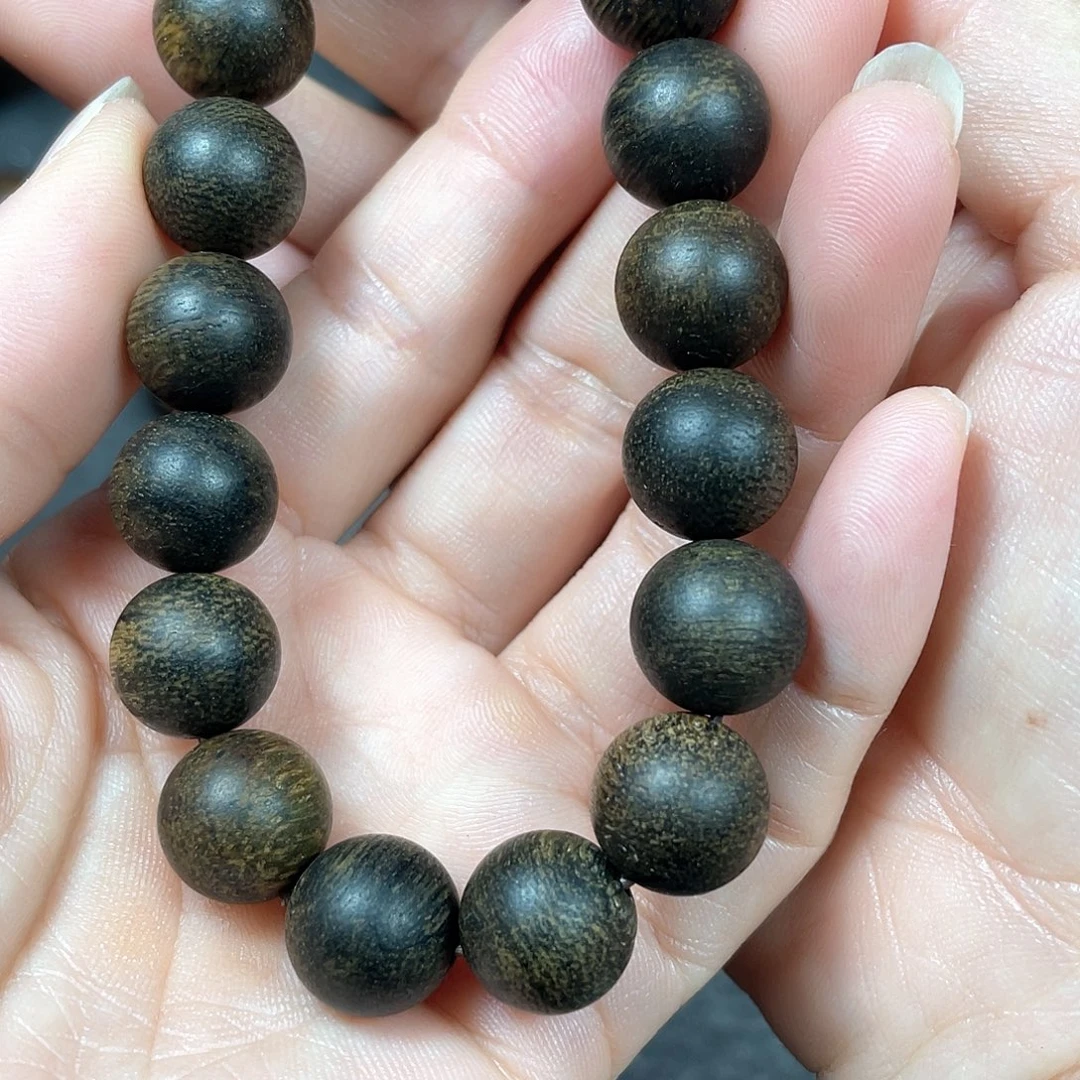 奔***行沉香手串芽庄白棋