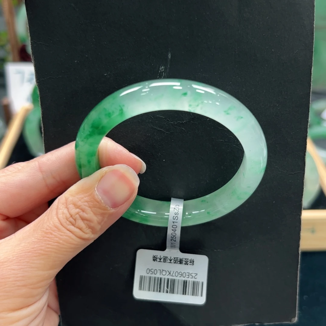 美***了石英质玉手镯未镶嵌➕佳佳54