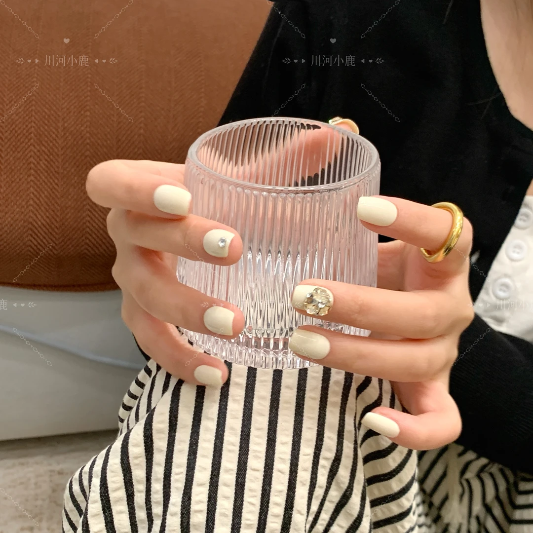 川河小鹿[珍珠奶贝】奶白色简约闪钻纯手工穿戴甲日常夏日美甲C33
