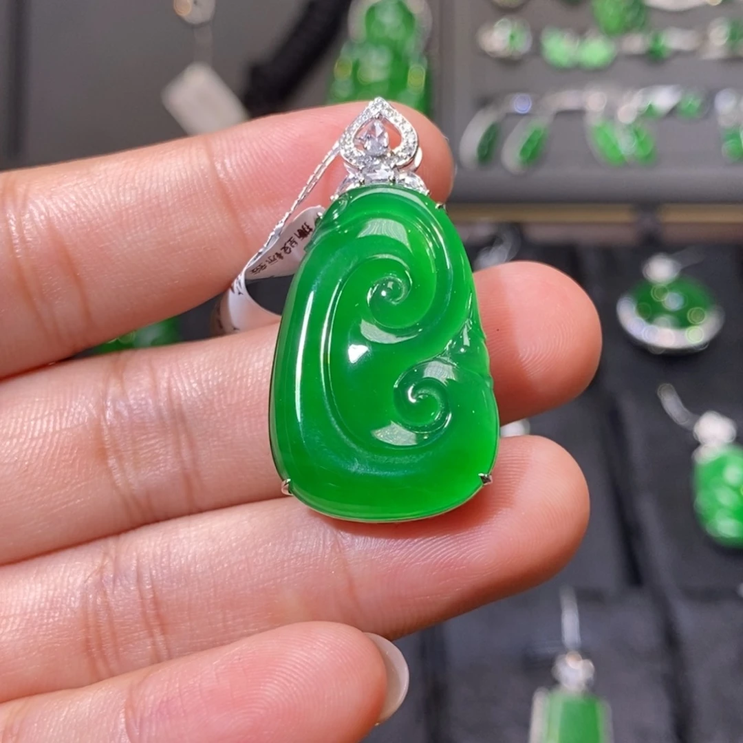 颈饰18K金镶嵌翡翠天然翡翠