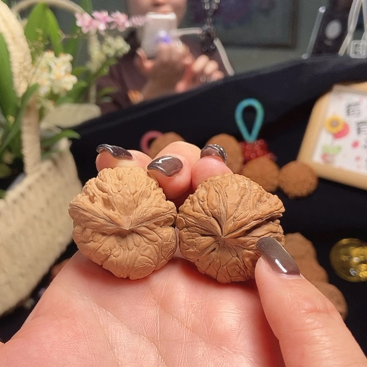 吊坠文玩核桃飞蛇宫灯，带小虚尖