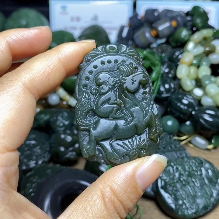 颈饰未镶嵌和田玉