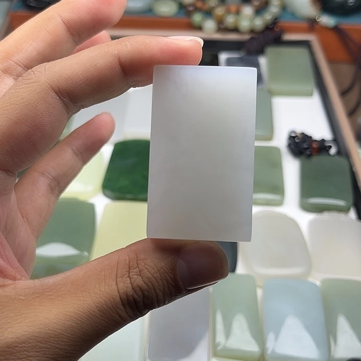 桃***酒颈饰未镶嵌和田玉（糖玉）
