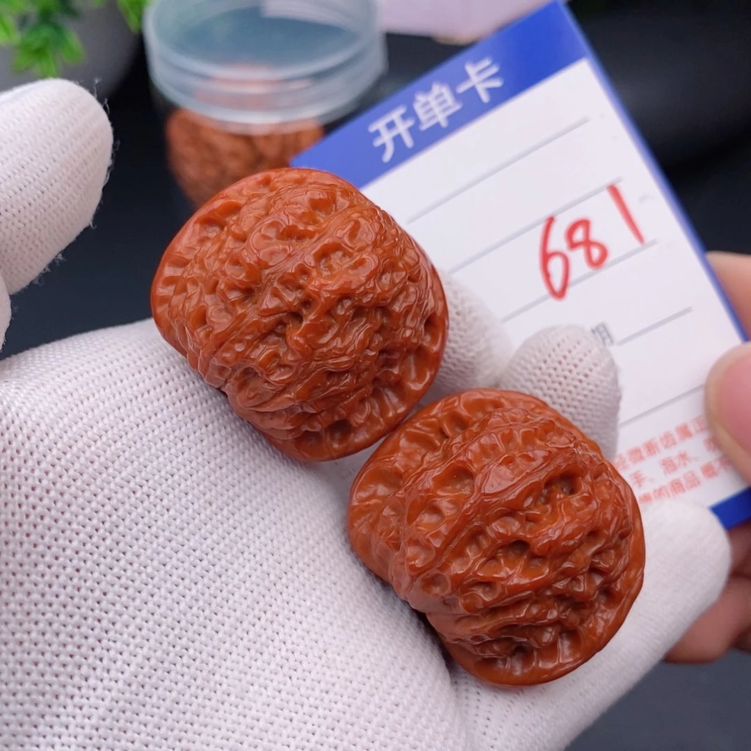 文玩核桃把件37血麒麟681