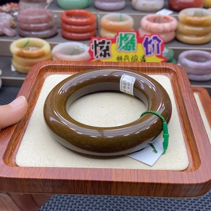 未镶嵌手镯石英质玉