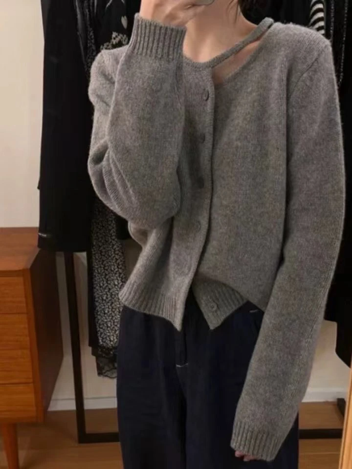 2692，设计感镂空针织开衫女秋冬上衣洋气别致绝美毛衣外套