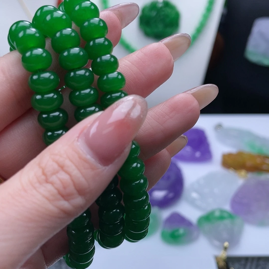 翡翠吊坠(赠链)未镶嵌