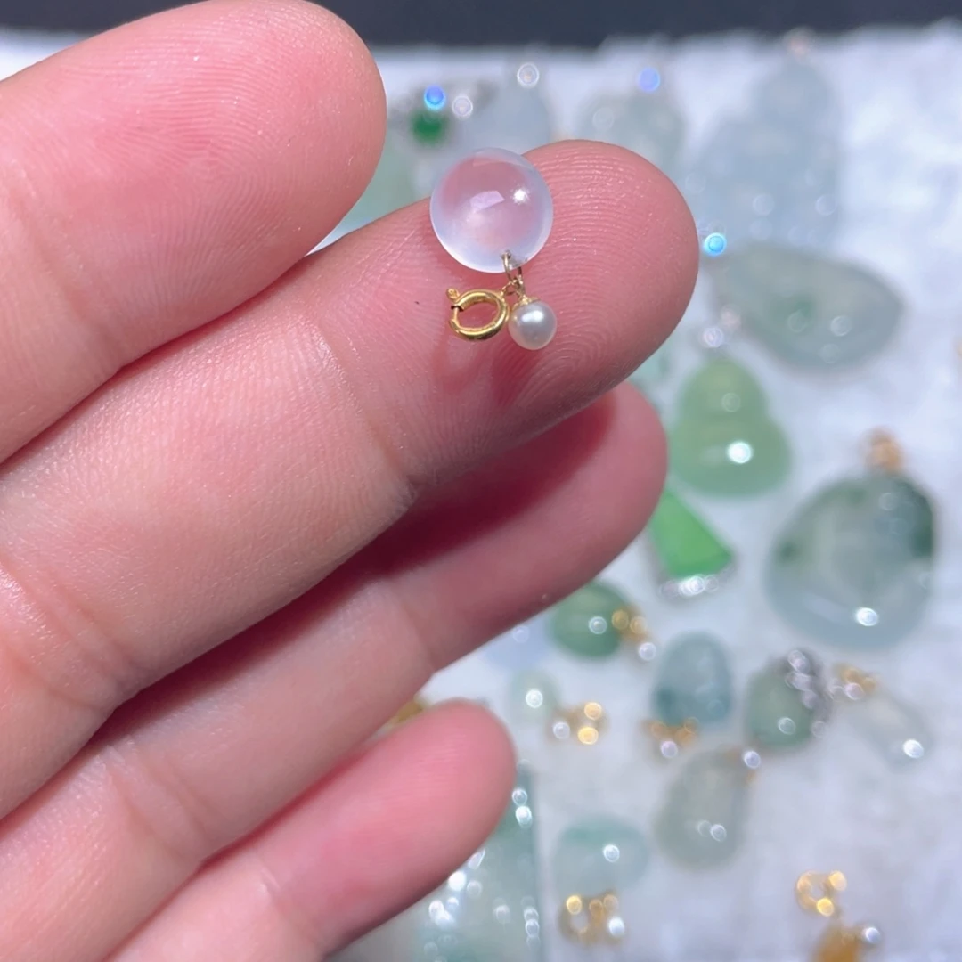 颈饰18K金镶嵌翡翠