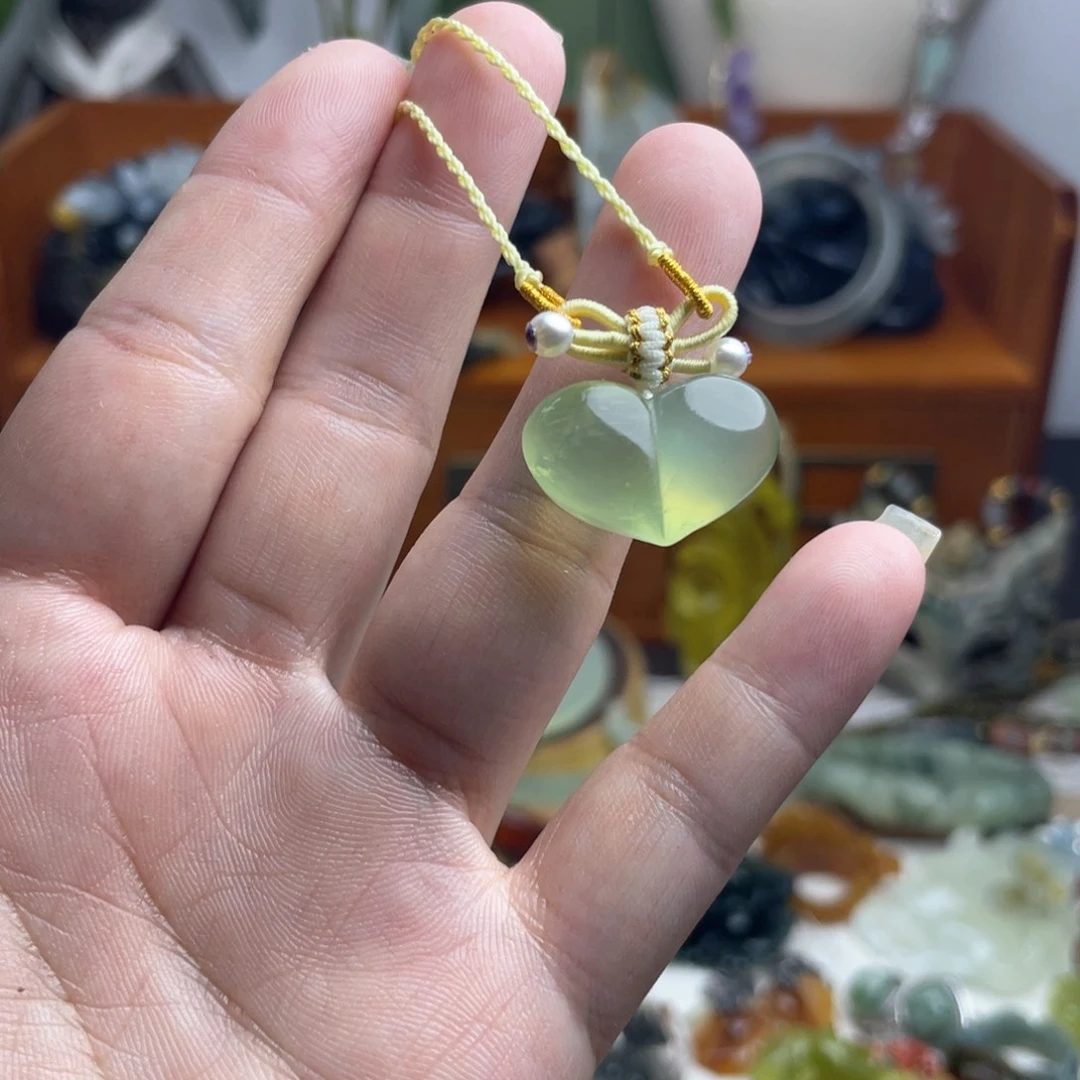 蛇纹石玉未镶嵌吊坠