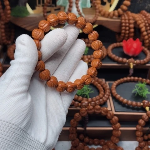 吊坠桃核12玉龙脊手串