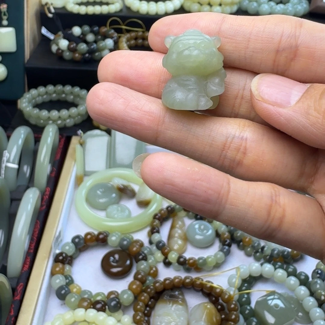 和田玉（糖玉）未镶嵌颈饰