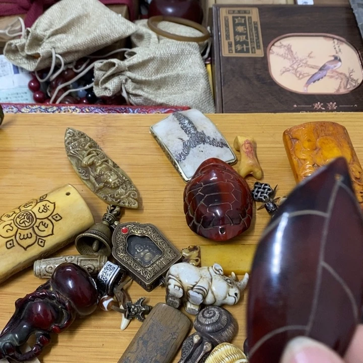 瓷片哈中古工艺品一件