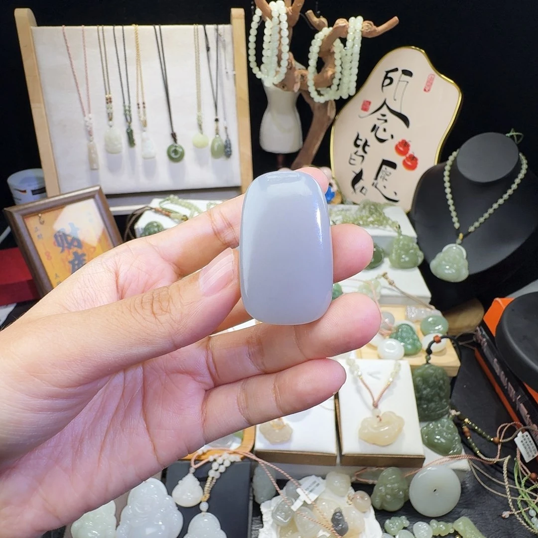 樂***儿颈饰未镶嵌和田玉