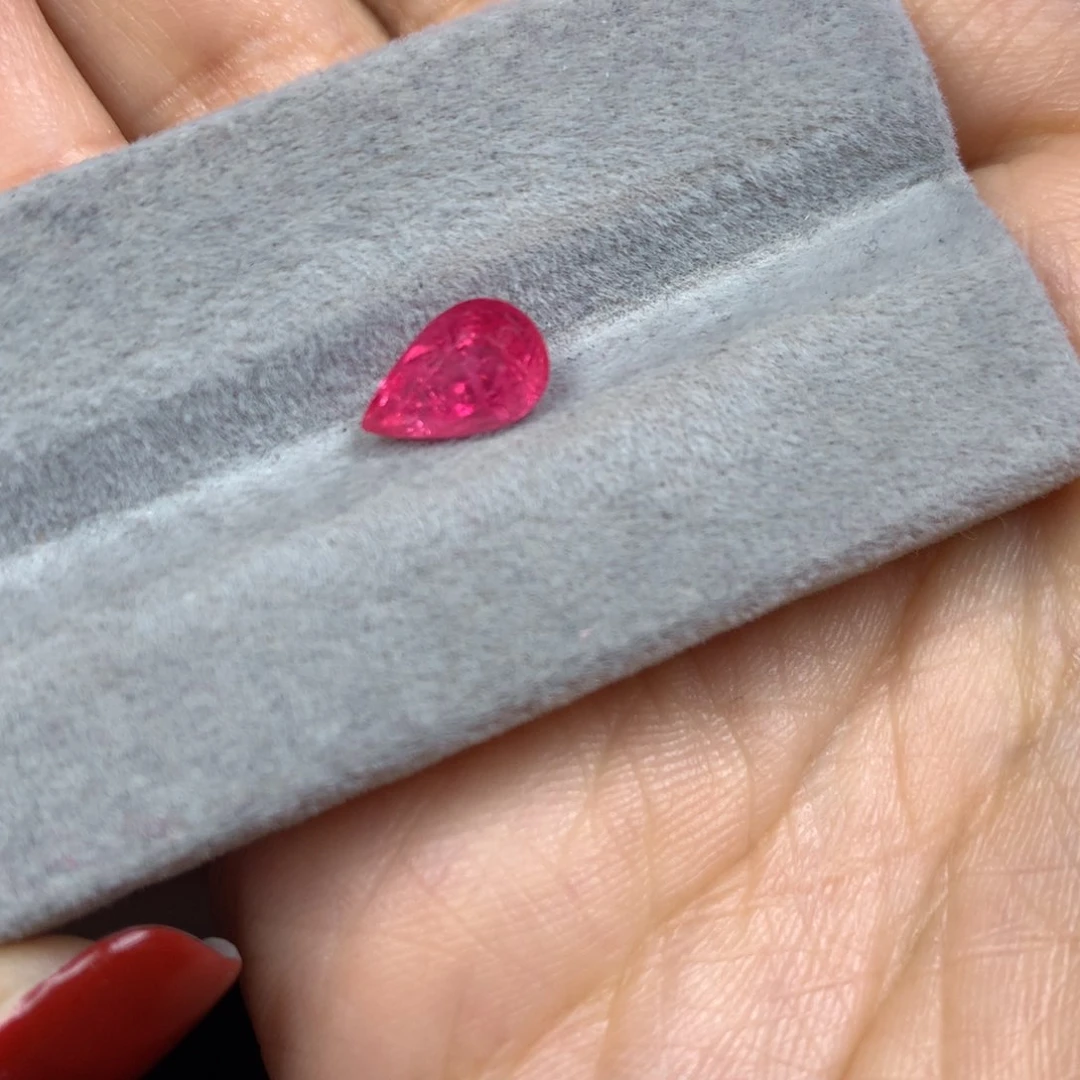 尖晶石裸石未镶嵌1.69ct马亨盖