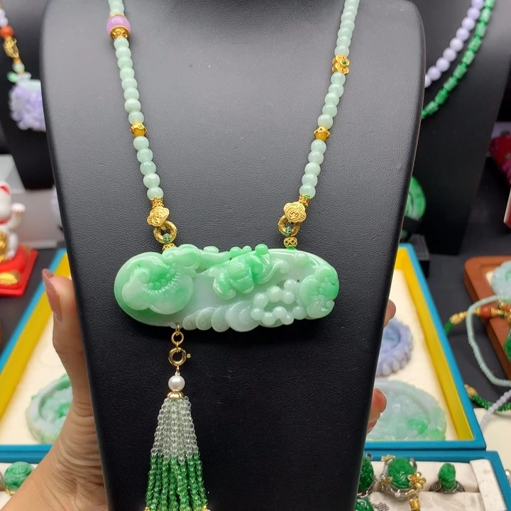 翡翠未镶嵌颈饰翡翠如意